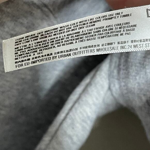 FREE PEOPLE MOVEMENT LARA GRAY CROP SWEATSHIRT SIZE XS/TP - Picture 7 of 8